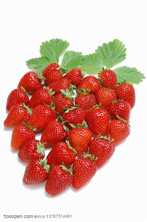 新鲜水果-用很多新鲜草莓摆出来的草莓图案