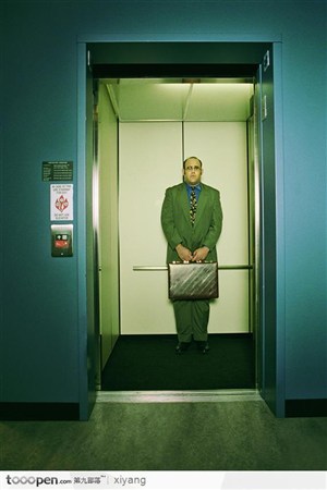老板坐电梯