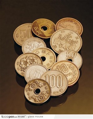 不同年代的硬币