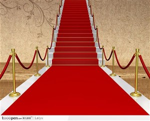 铺着红地毯的楼梯
