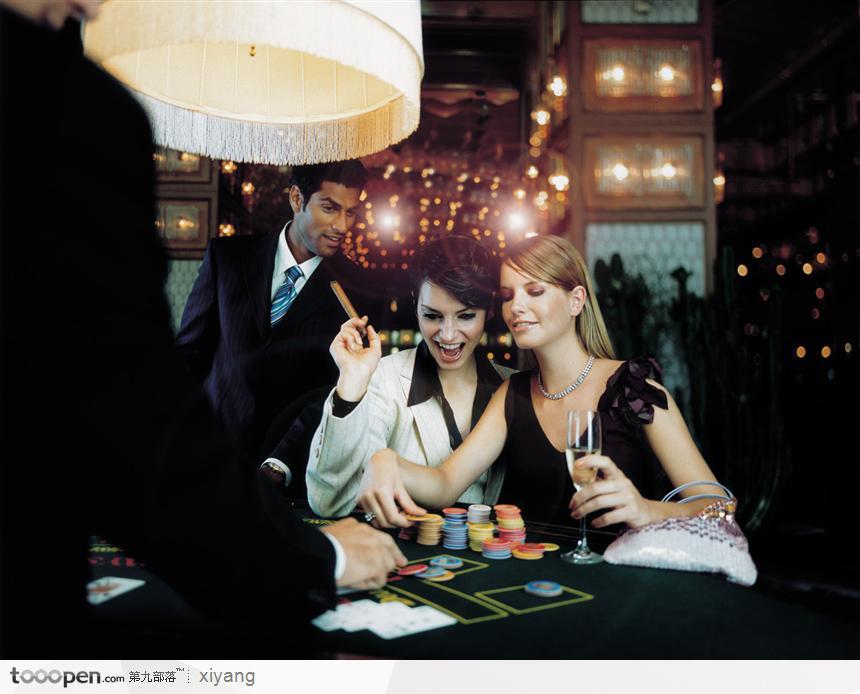 正在赌博的女人 高清图片