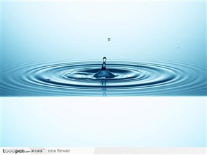 蓝色水滴透明的水滴