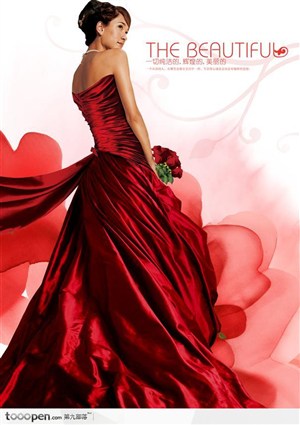 穿红婚纱的模特