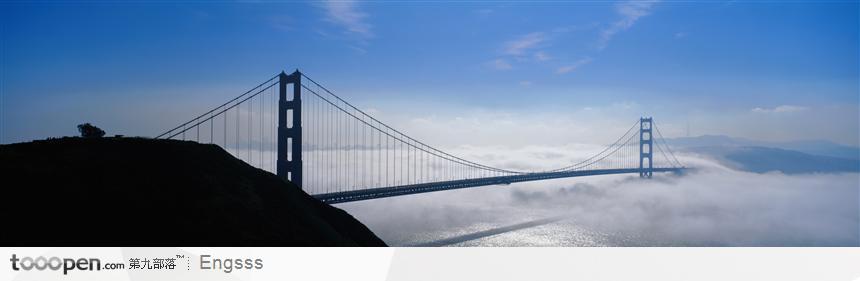 云海上的大桥