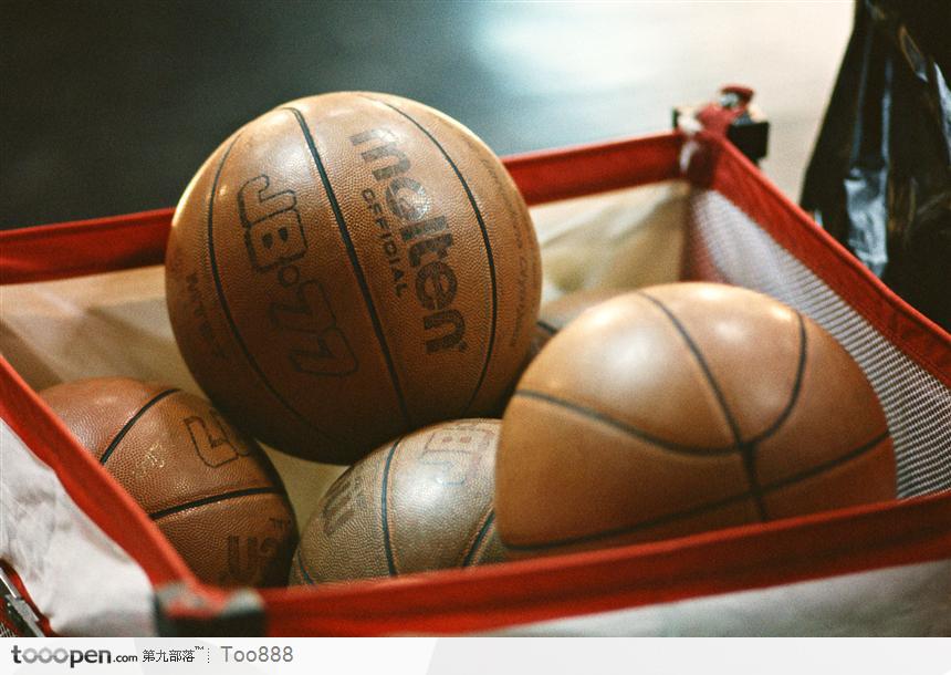 一筐篮球