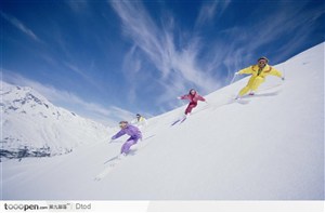 四人急速滑雪