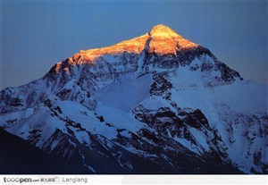 晨毅中的珠穆朗玛峰