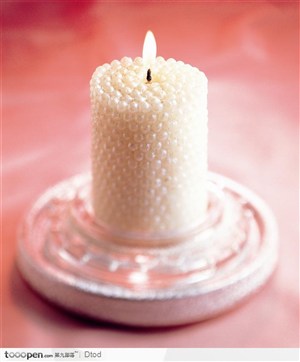 圆盘的珍珠式蜡烛 高清图片