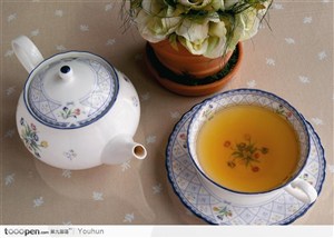 青花瓷器的茶具