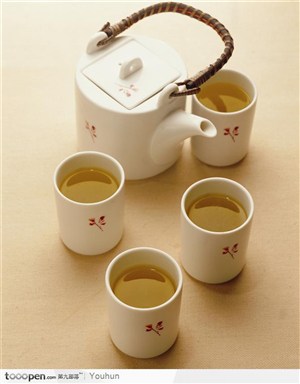 一壶茶沏了五小杯