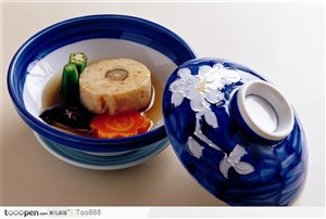 餐饮美食图片-小辣椒小黄瓜与彩瓷碗