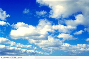 浅蓝色天空白云