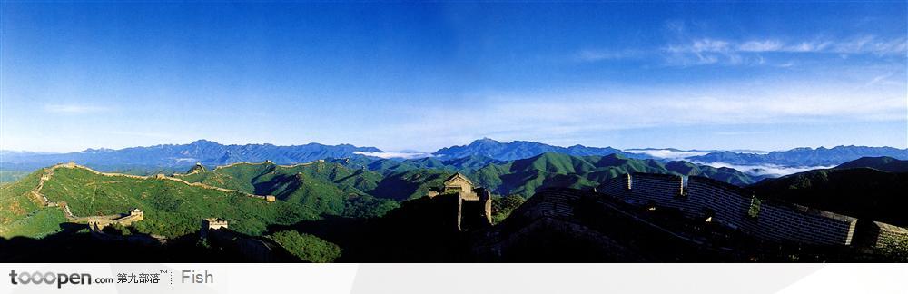 宽幅崇山峻岭上的长城