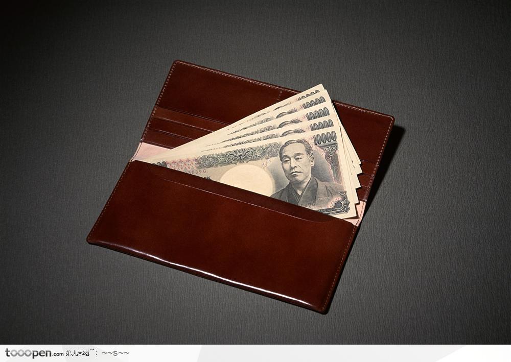 钱包里露出的日元背景大图