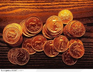 木质底上的黄金货币大图