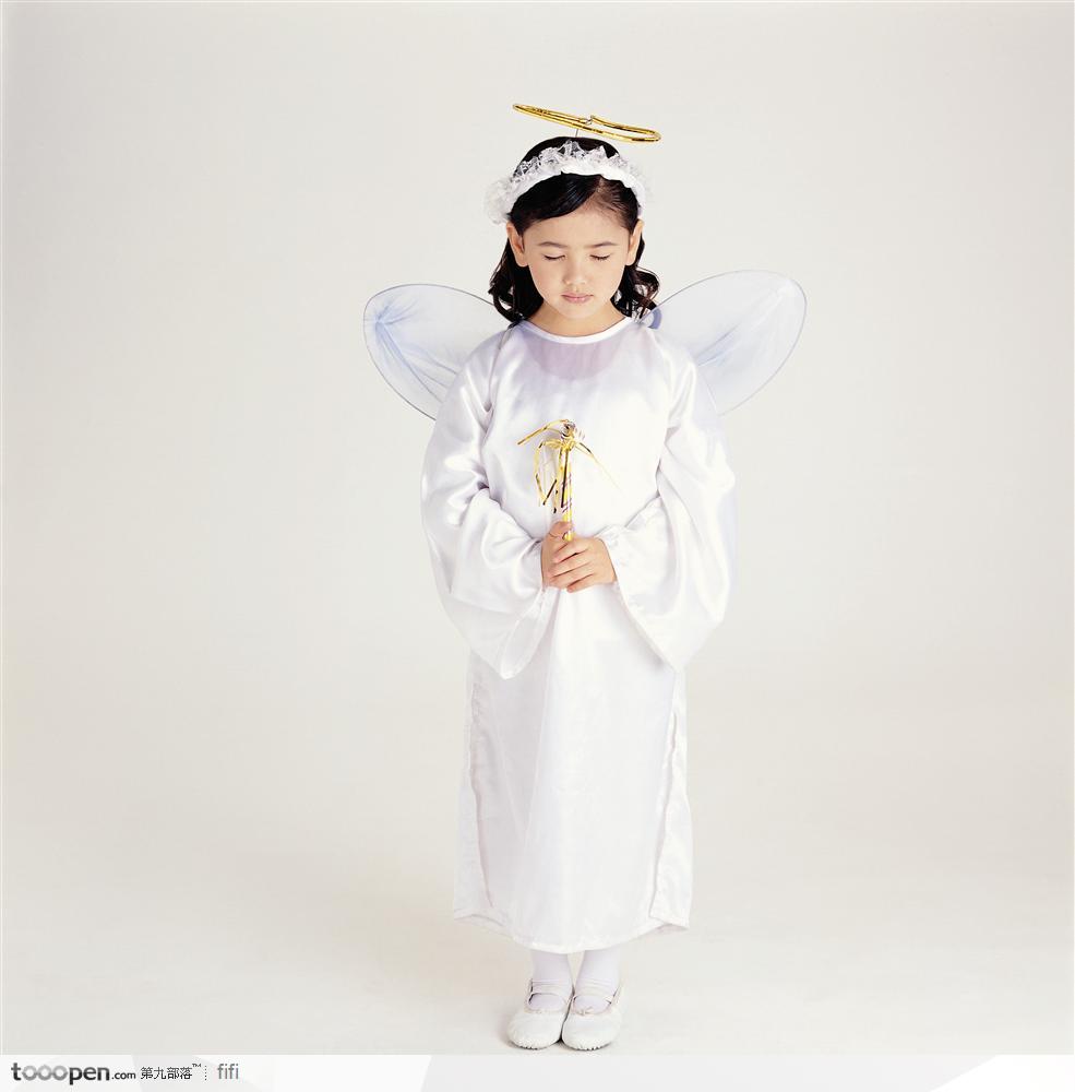 带翅膀的天使小女孩