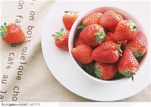 草莓满碟