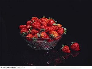 草莓满出来