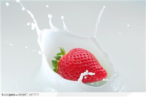 牛奶与草莓