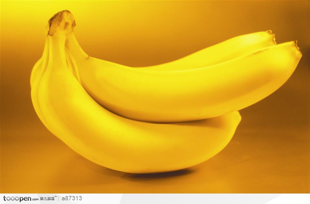 黄色背景-香蕉