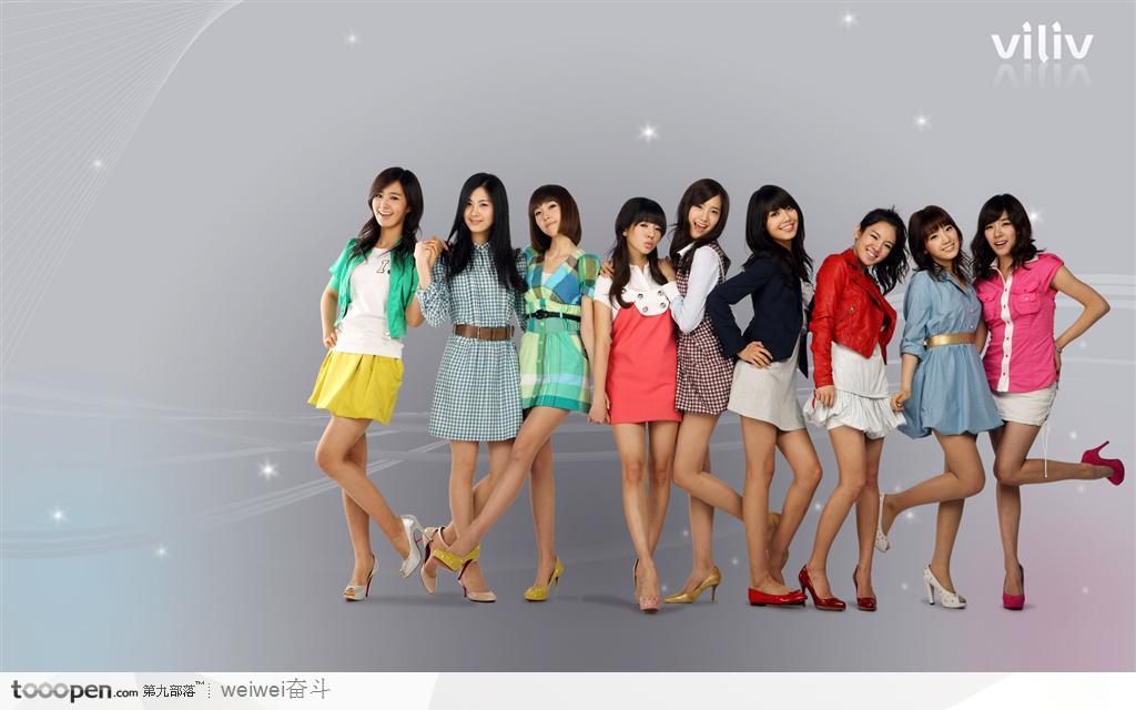 穿着各种休闲时尚服饰的韩国明星团体
