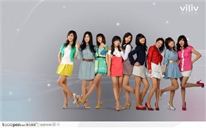 穿着各种休闲时尚服饰的韩国明星团体