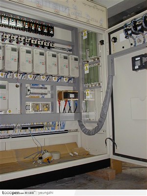 科学技术-电子控制柜