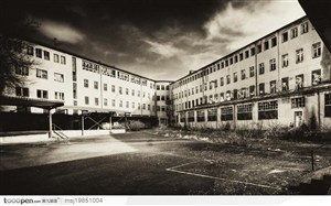 城市废墟-黑白效果废弃的工厂