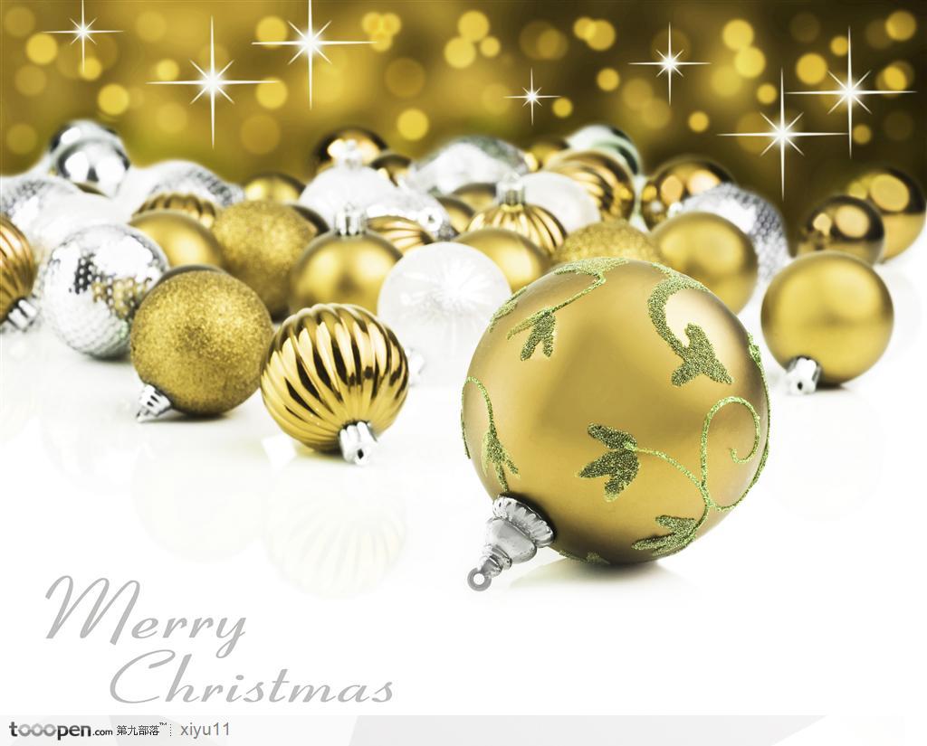 圣诞节装饰金色的圣诞彩球