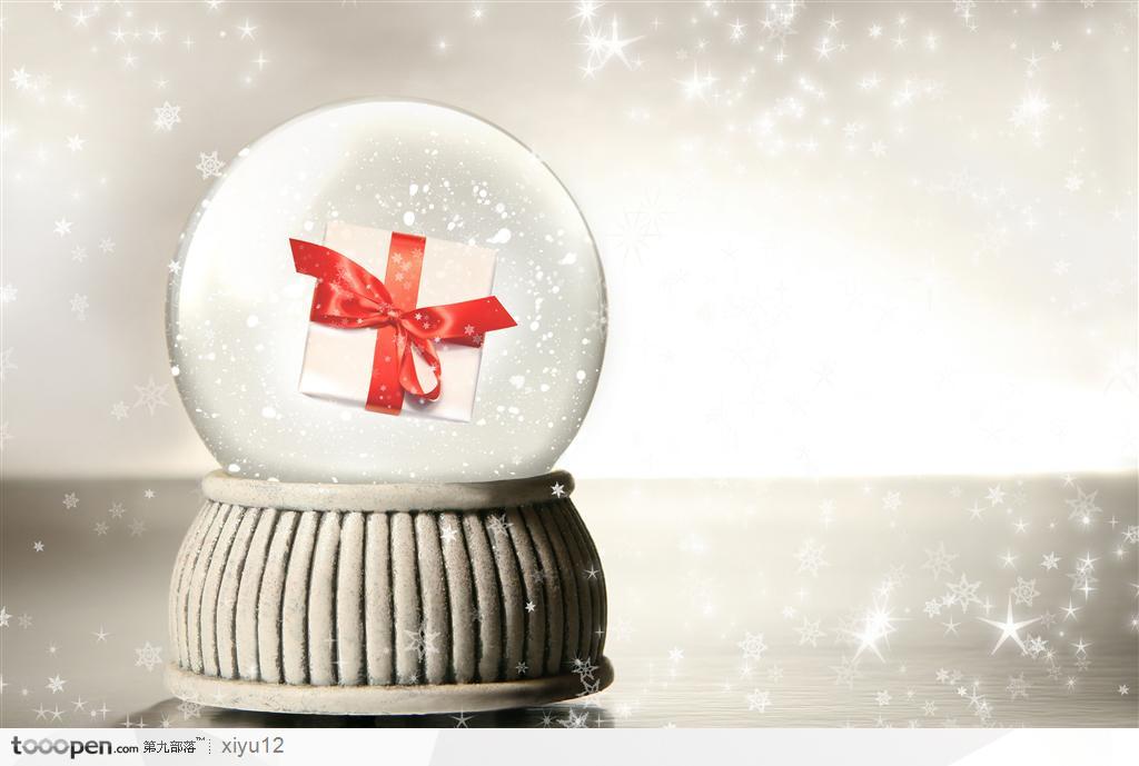 圣诞水晶-水晶球中的圣诞礼物