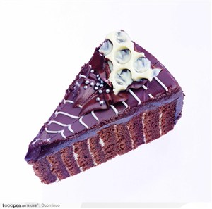 三角形的巧克力慕斯蛋糕