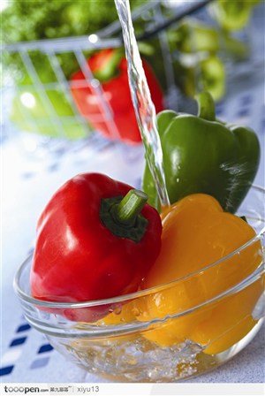 蔬菜瓜果-玻璃盆中的辣椒