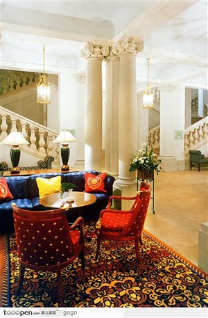 欧式风格台柱和沙发
