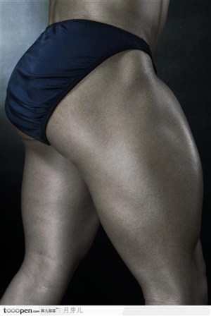男性健肌特写-臀部肌肉