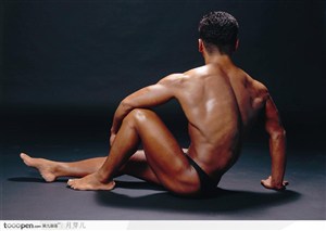 男性健肌特写-黝黑的背和腿
