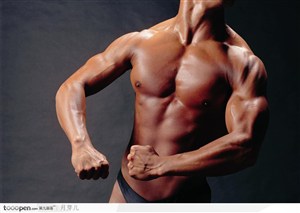 男性健肌特写-搏起的上半身肌肉