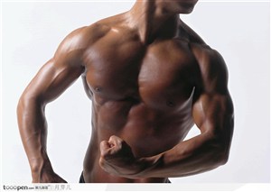 男性健肌特写-握拳时搏起的肌肉