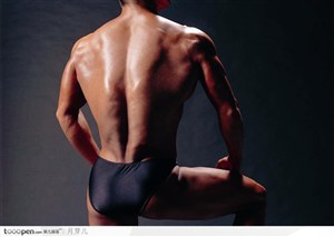 男性健肌特写-直的背部肌肉
