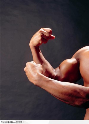 男性健肌特写-搏击时的双臂