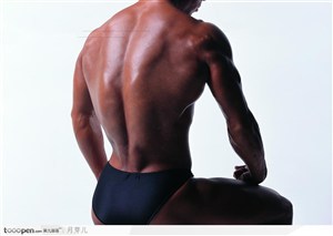 男性健肌特写-弯曲的背部肌肉