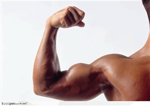 男性健肌特写-黝黑的右臂肌肉
