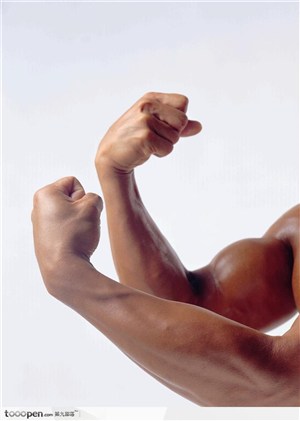 男性健肌特写-向内搏起的双臂素材