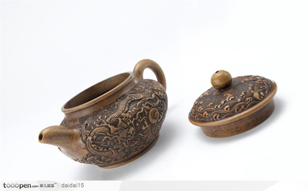 中华传统-雕刻龙的紫砂壶