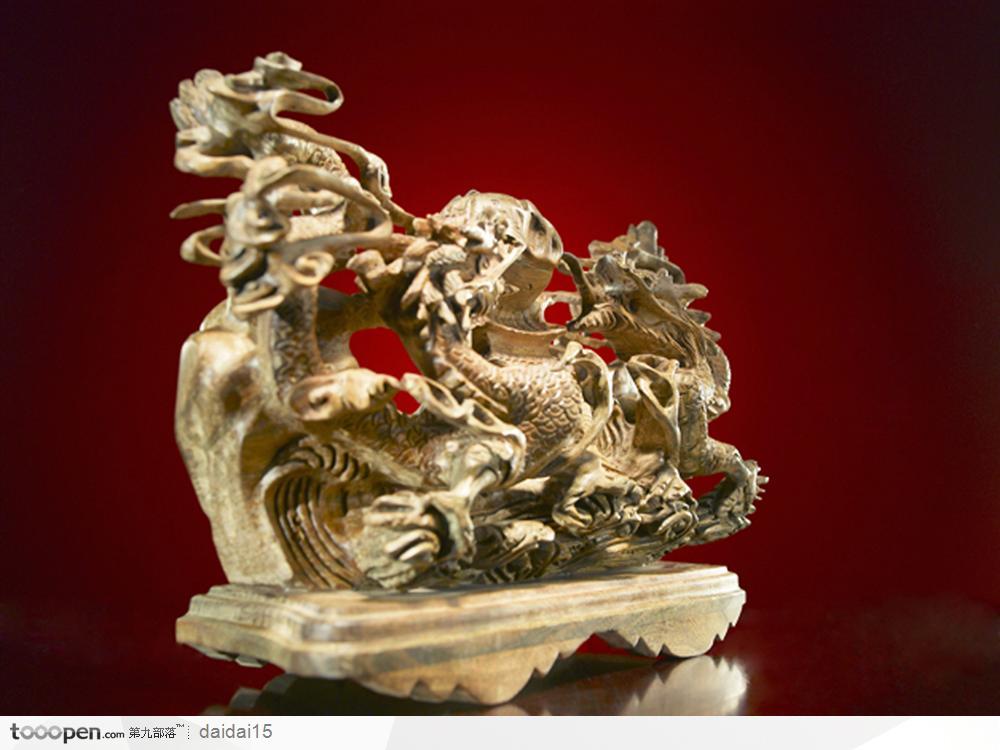中华传统工艺平木雕双龙戏珠