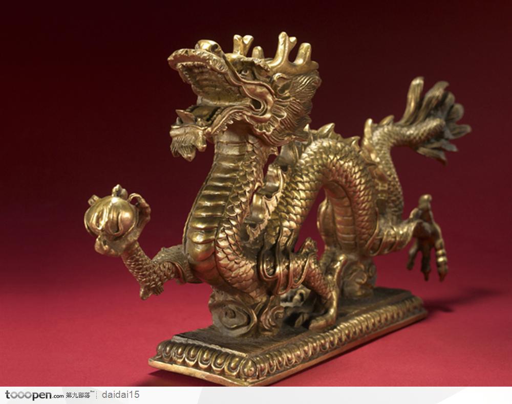 中国传统工艺品-精美的青铜器镀金龙
