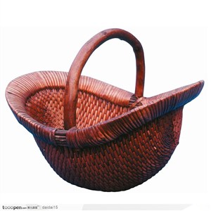 中华传统工艺品-藤条编制的篮子