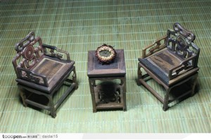 中华传统工艺品-桌子和椅子