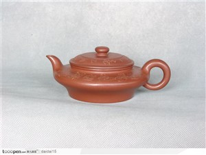 中华传统-小巧的紫砂壶