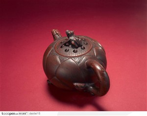 传统茶具—荷花形紫砂壶