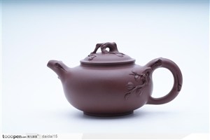 传统茶具-雕刻精美的紫砂壶